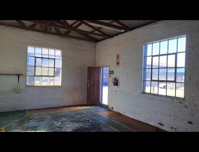 INDUSTRIAL PROPERTY TO RENT IN NORTH END